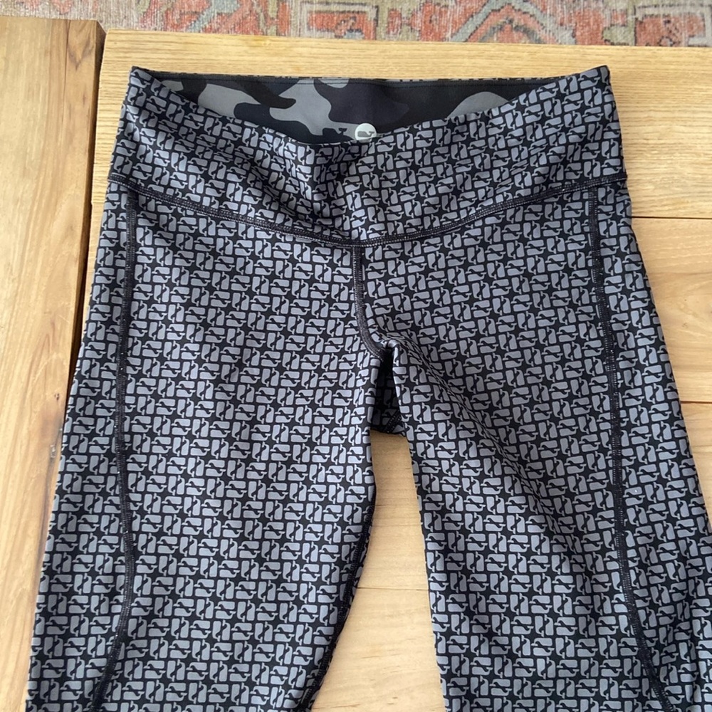Vineyard Vines reversible leggings